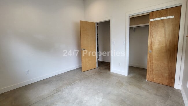 Building Photo - 2025-9415MF