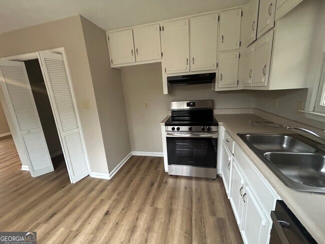 Foto del edificio - 90 Meadowbrook Ct