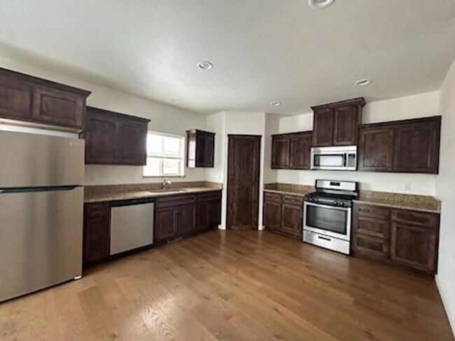 Foto del edificio - 898 SE Strawberry Ln