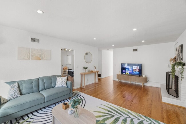 Building Photo - 2380 Aram Ave