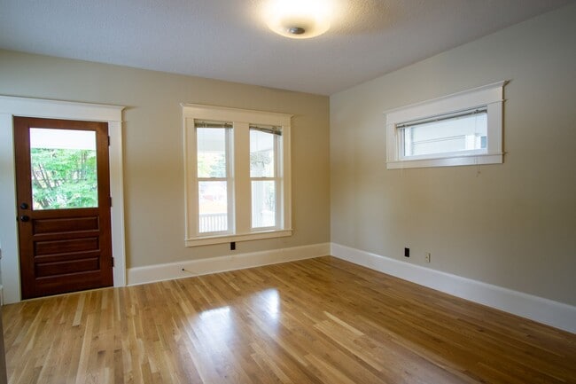 Photo - Gorgeous Top-Floor One-Bed with Amazing Balcony Space! Apartment