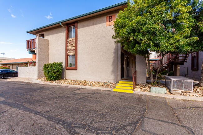 Building Photo - New Listing in Scottsdale