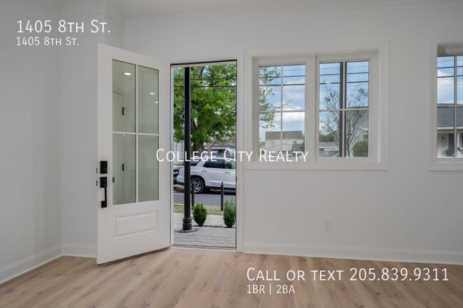 Building Photo - 1405 8th St