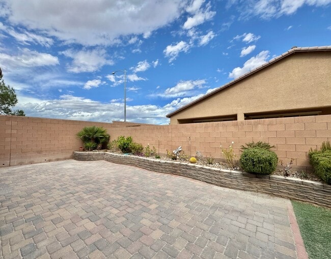 Foto del edificio - 3369 Graceful Orchid St