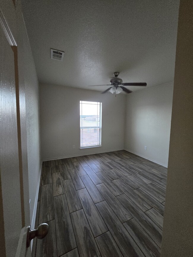 Building Photo - 3414 Logsdon St