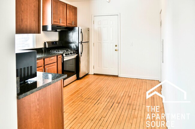 Foto del edificio - 2616 N Marshfield Ave