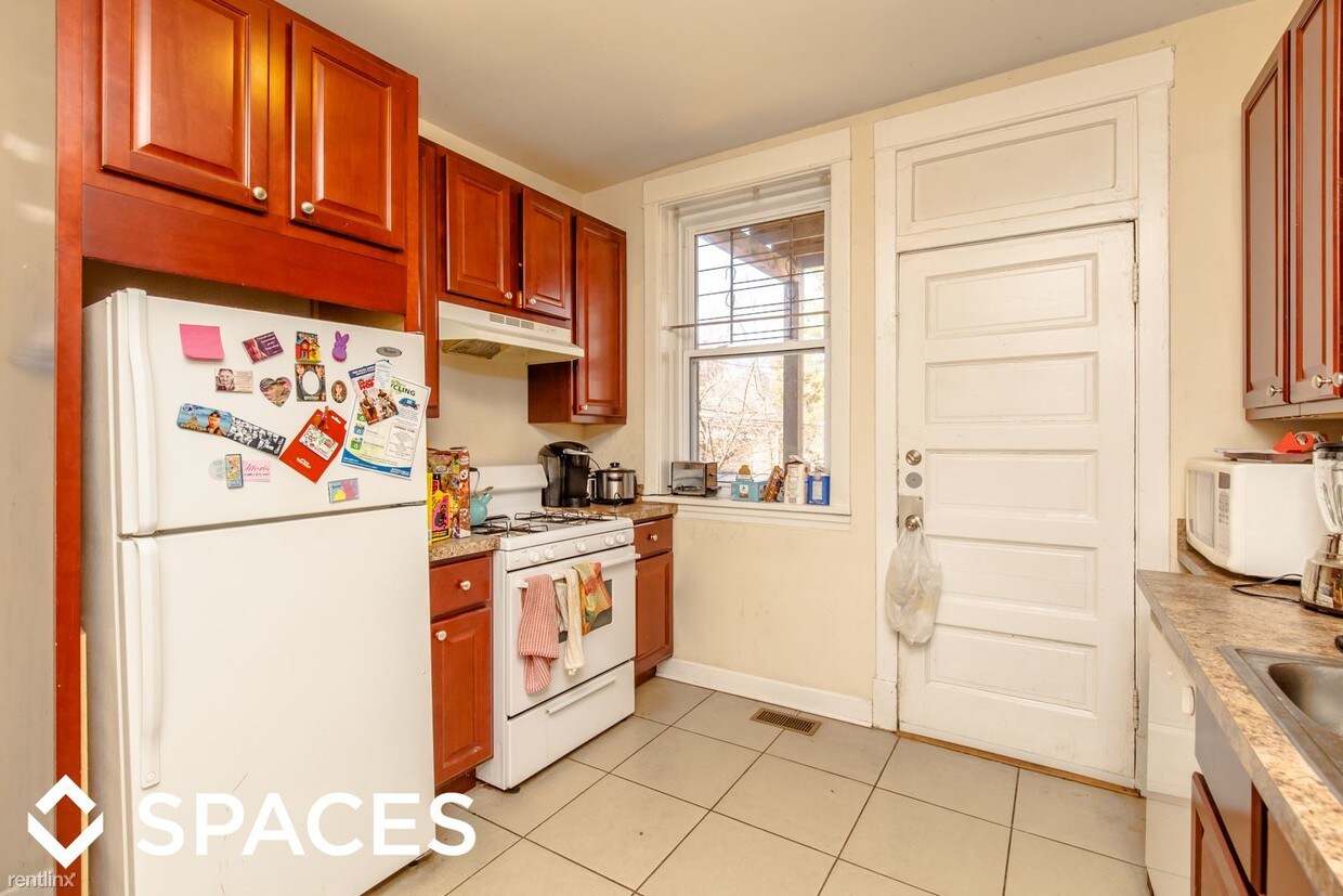 Primary Photo - 1710 W Ainslie St