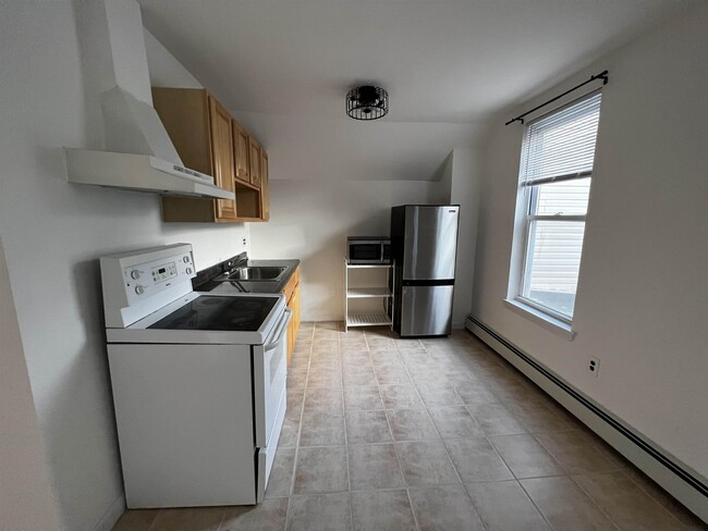 Building Photo - 718 11th St