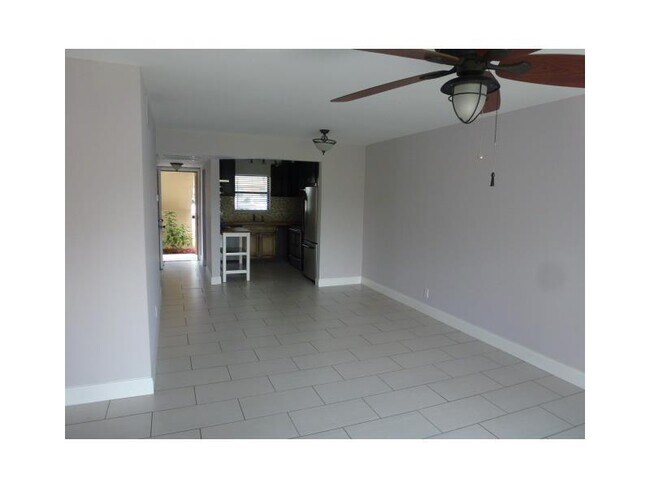 Foto del edificio - 21895 Lake Forest Cir