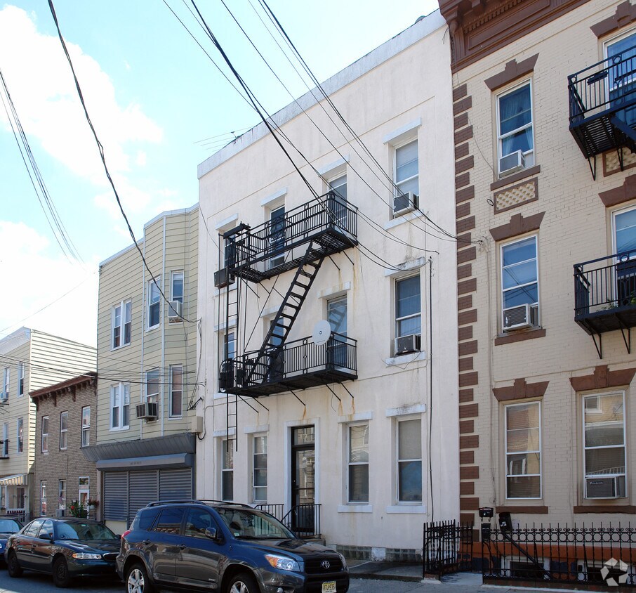 Primary Photo - 569 59th St