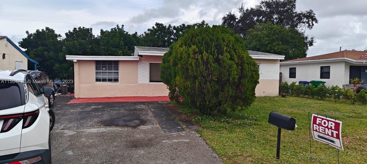 Primary Photo - 6425 SW 22nd St