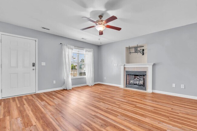Foto del edificio - 477 Sand Ridge Rd