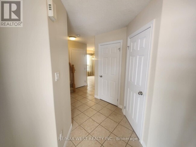 Building Photo - 213 King St S