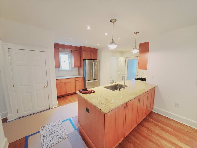 Building Photo - 89 Clovelly Road Apt #1, Stamford, CT 0690...