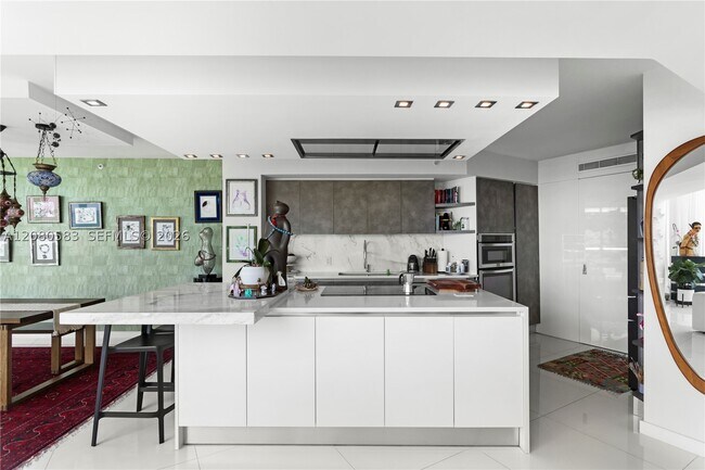 Building Photo - 2127 Brickell Ave
