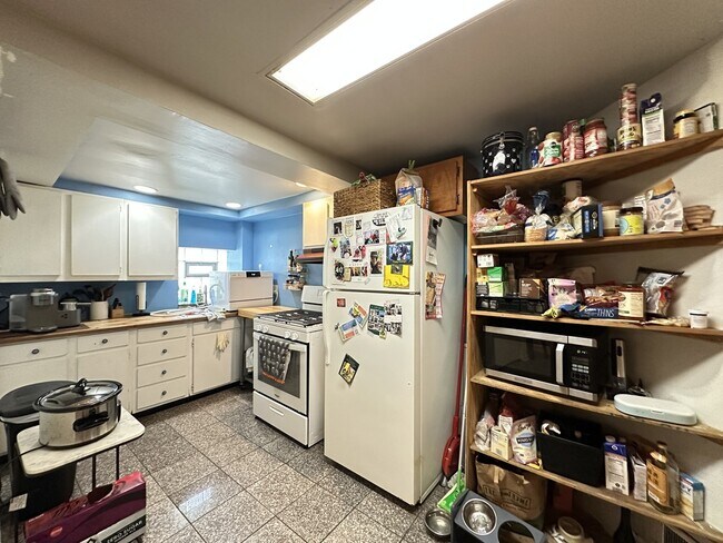 Foto del edificio - 2341 N Leavitt St