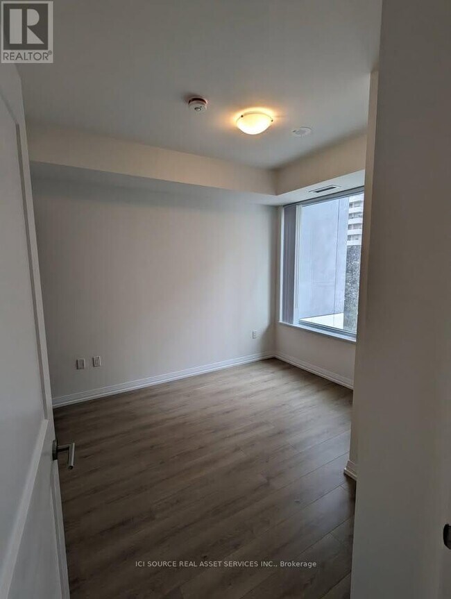 Photo du bâtiment - 50 Dunfield Ave