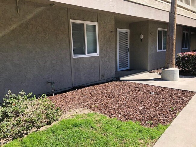Building Photo - 365 E Surfside Dr