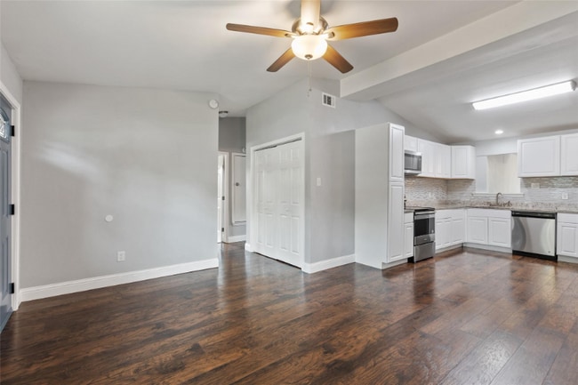 Building Photo - 626 Seneca Dr