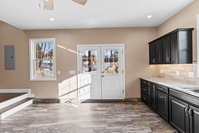 Building Photo - 6 Latchkey Ln