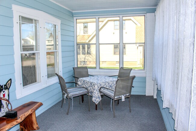 3 Seasons Room - 303 Wolff St