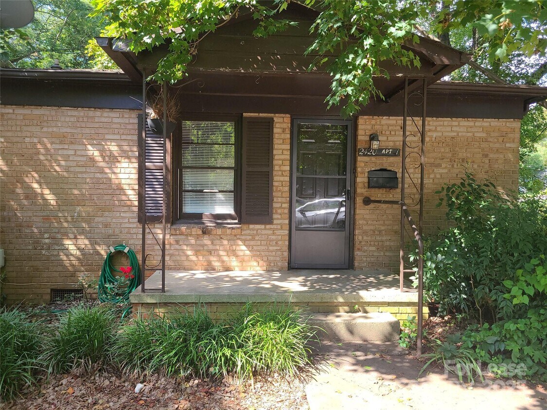 Foto principal - 2420 Shamrock Dr