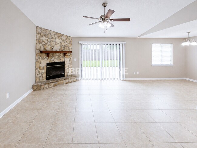 Building Photo - 616 Pembridge Dr W