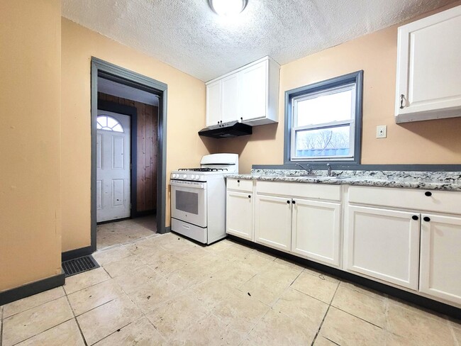 Building Photo - 798 Stadelman Ave