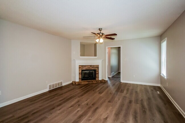 Foto del edificio - 1341 Broadstone Ln