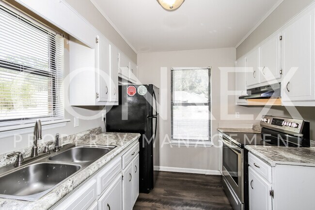 Building Photo - Spacious 4 Bedroom in Augusta