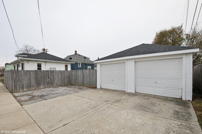 Foto del edificio - 2064 Blake Ave