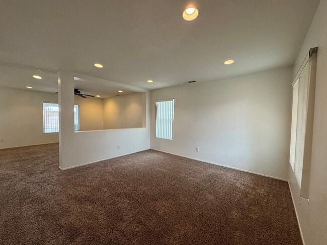Building Photo - JUST REDUCED! Spacious 3 Bedroom Home in Victorville