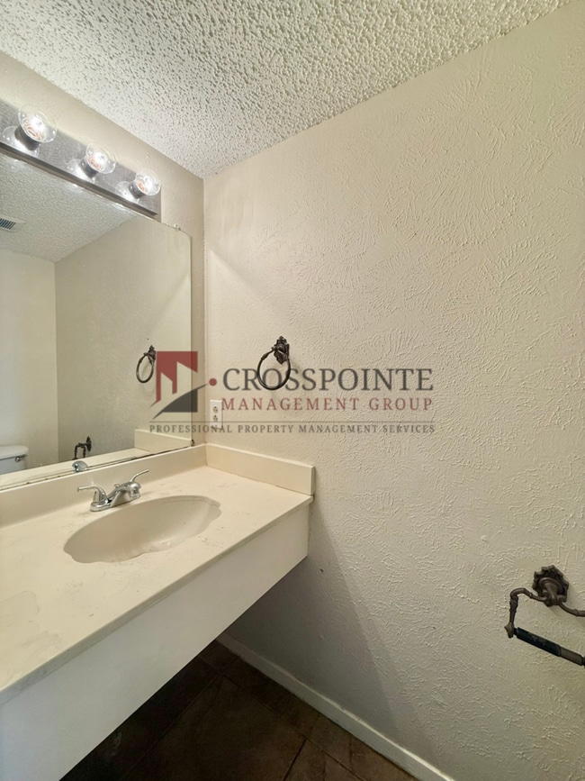 Building Photo - 4614/4616 Edinburgh SERIES 75