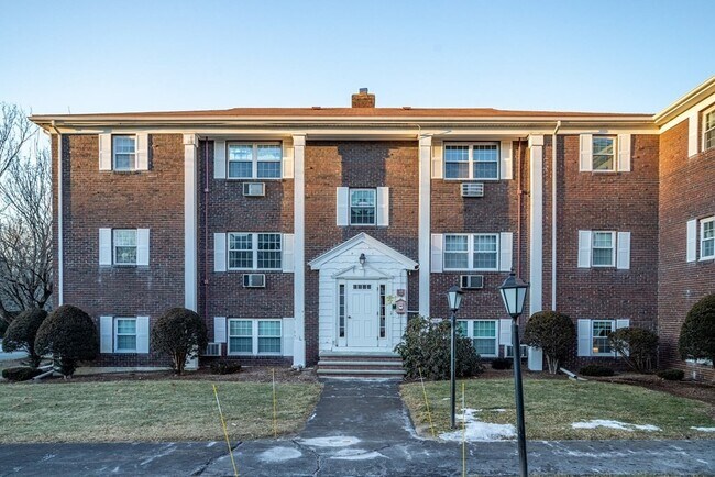 Building Photo - 130 Parker St