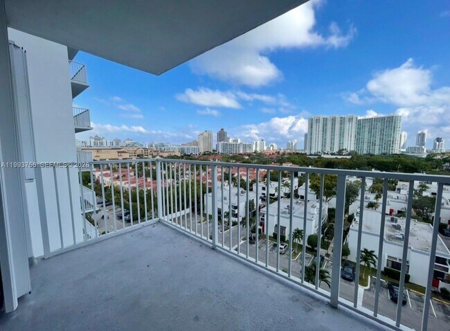 Foto del edificio - 2851 NE 183rd St