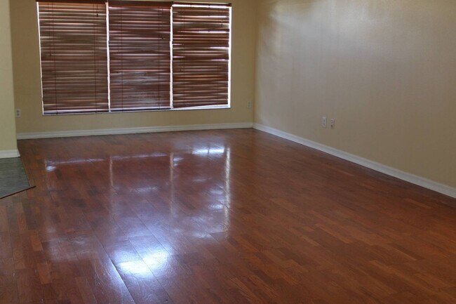 Foto del edificio - 353 Heather Hills Dr