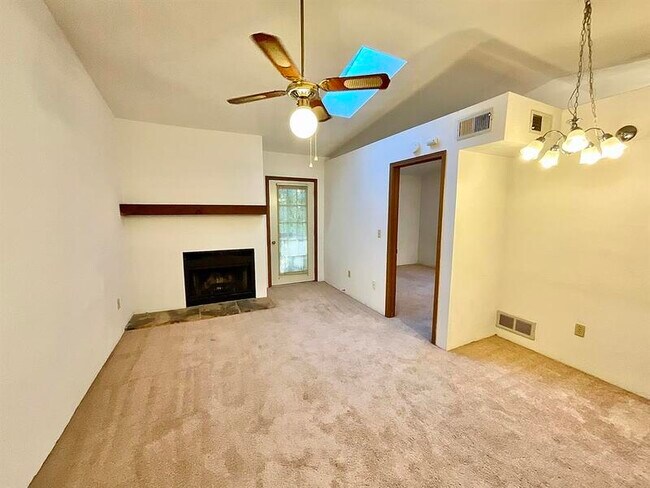 Building Photo - 38 Pepperwood Ct