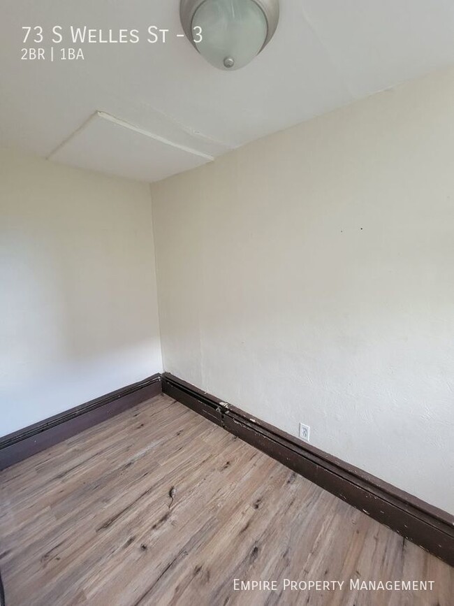 Building Photo - Under New Management! 2 bedroom/ 1 bathroo...