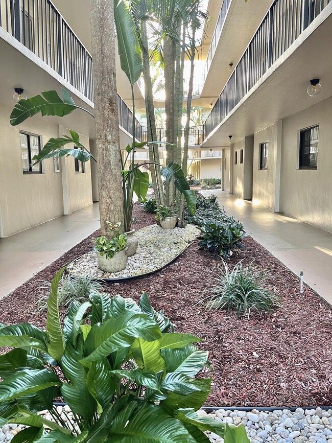 Building Photo - 5370 Las Verdes Cir