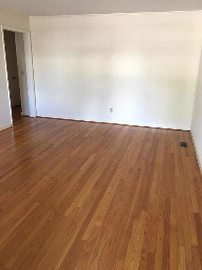 Forest Acres / Delightful Duplex House Rental in Columbia, SC