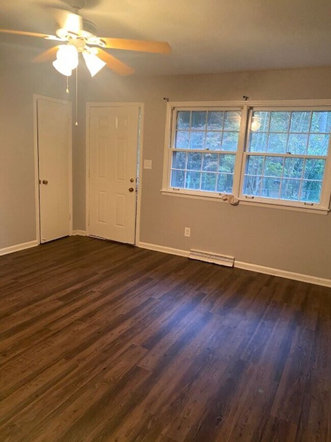 Foto del edificio - 734 12th St NW