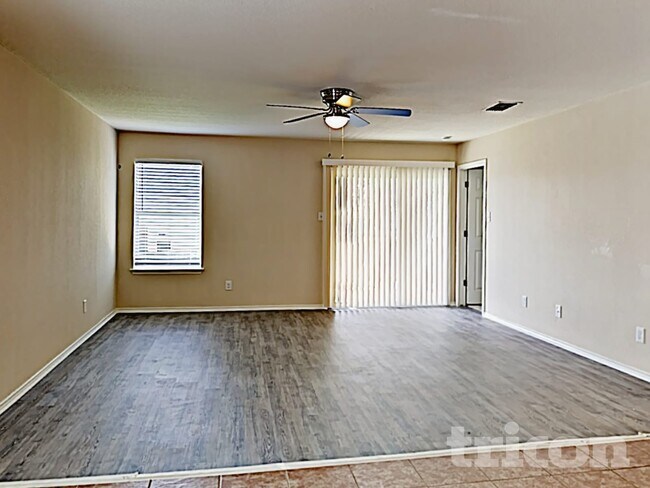 Foto del edificio - 2319 Camberly View