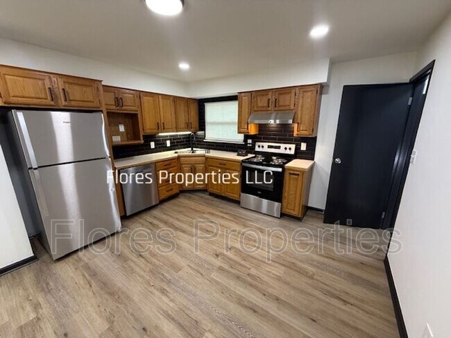 Foto del edificio - 6406 Faircrest Rd