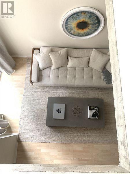 Photo du bâtiment - 800 King St W