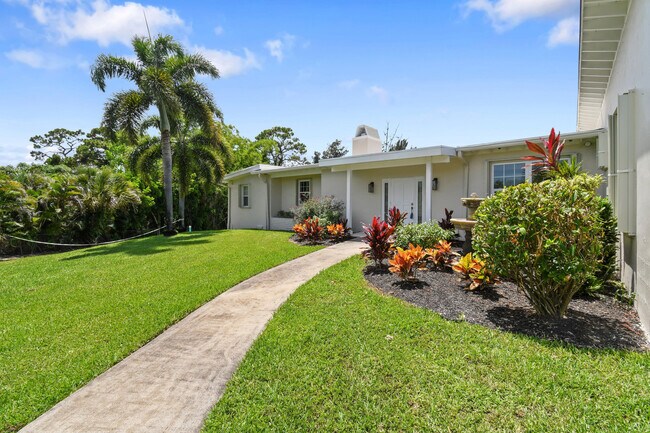 Foto del edificio - 6759 High Ridge Rd