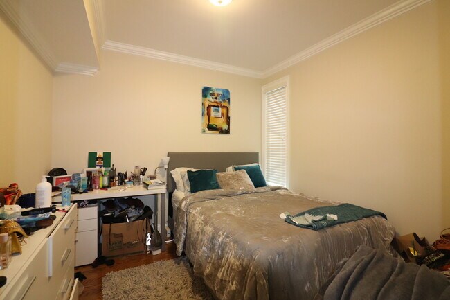 Building Photo - 12 Hyde Park Ave