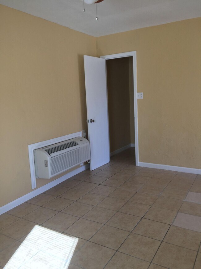 Building Photo - 5 Pine Creek Cir