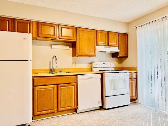 Building Photo - 709 C St