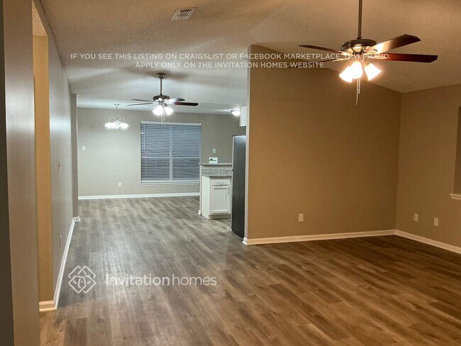 Foto del edificio - 7940 Evening Flower Ln