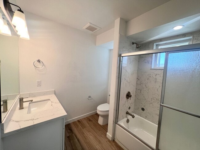 Building Photo - Beautiful 3-bedroom 2.5 home in Prime Nort...